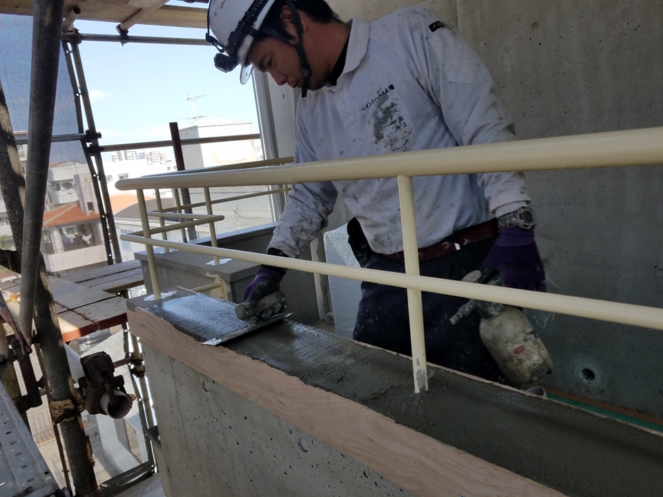 笠木モルタル流し込み、復元