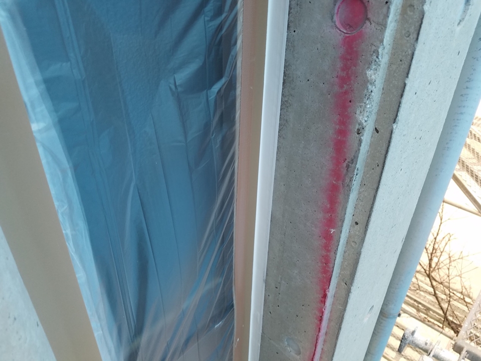 サッシ廻り、コーキング打ち替え・増し打ち処理